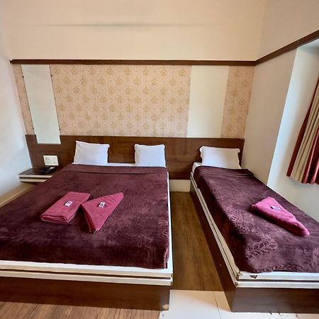 Hotel Laxmibai Palace Shirdi Eksteriør billede
