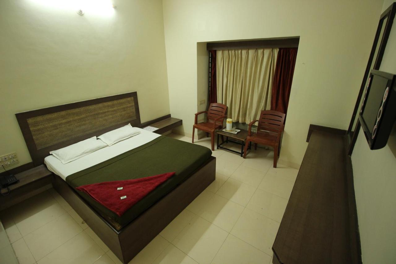 Hotel Laxmibai Palace Shirdi Eksteriør billede