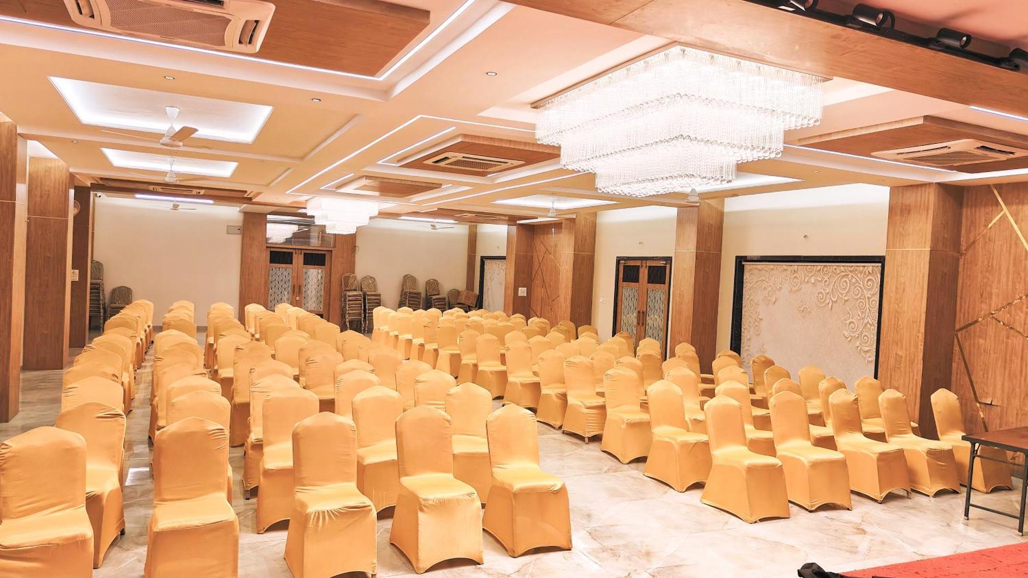 Hotel Laxmibai Palace Shirdi Eksteriør billede