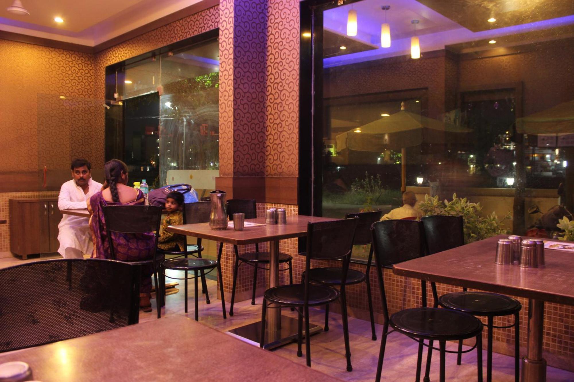 Hotel Laxmibai Palace Shirdi Eksteriør billede