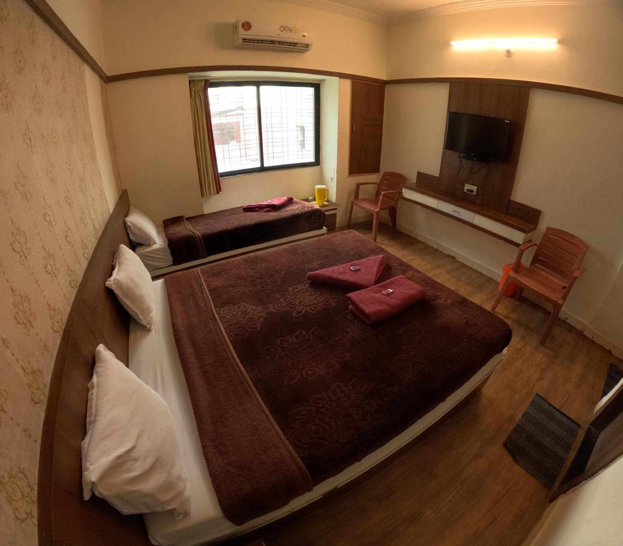Hotel Laxmibai Palace Shirdi Eksteriør billede