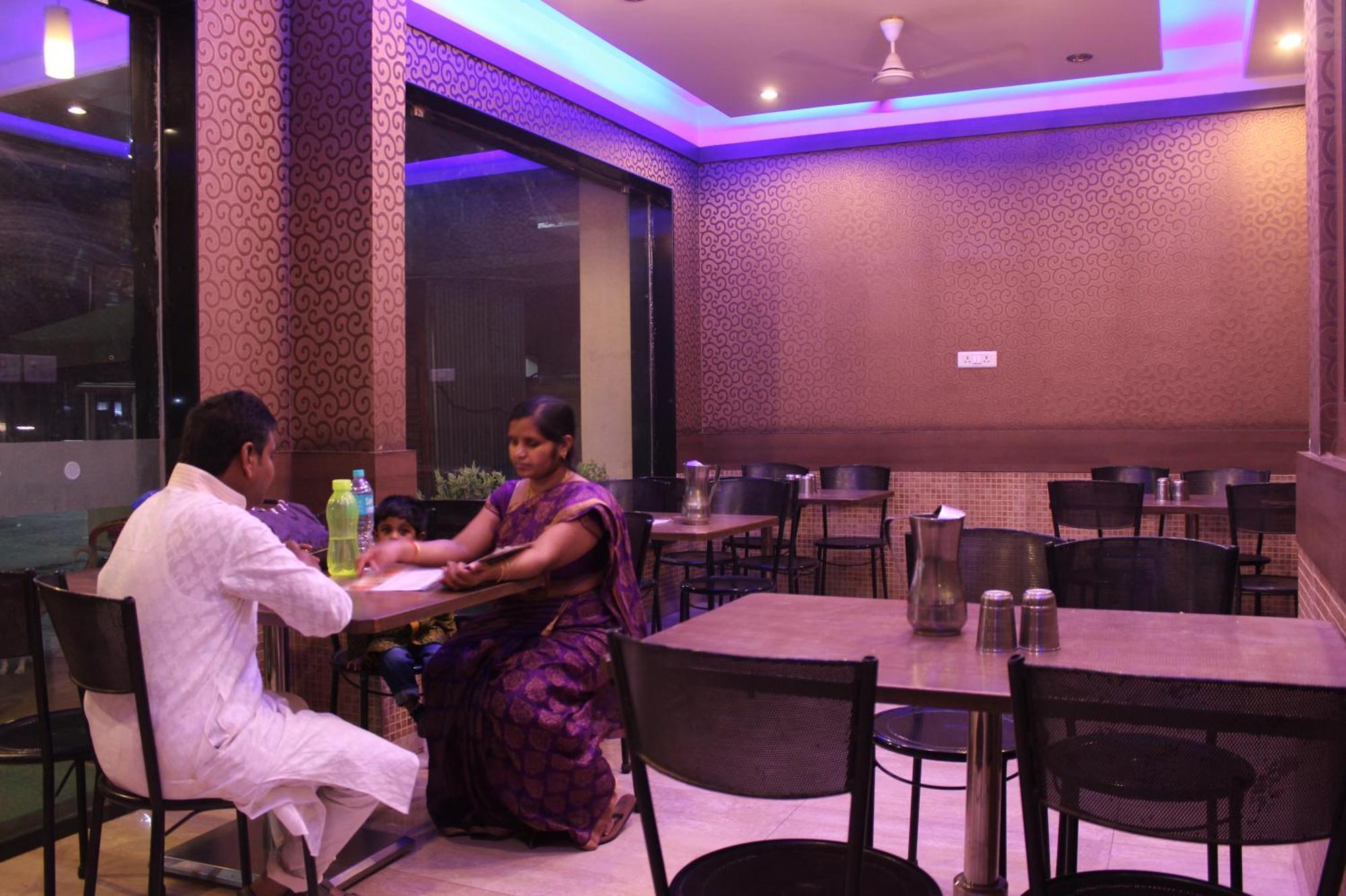 Hotel Laxmibai Palace Shirdi Eksteriør billede