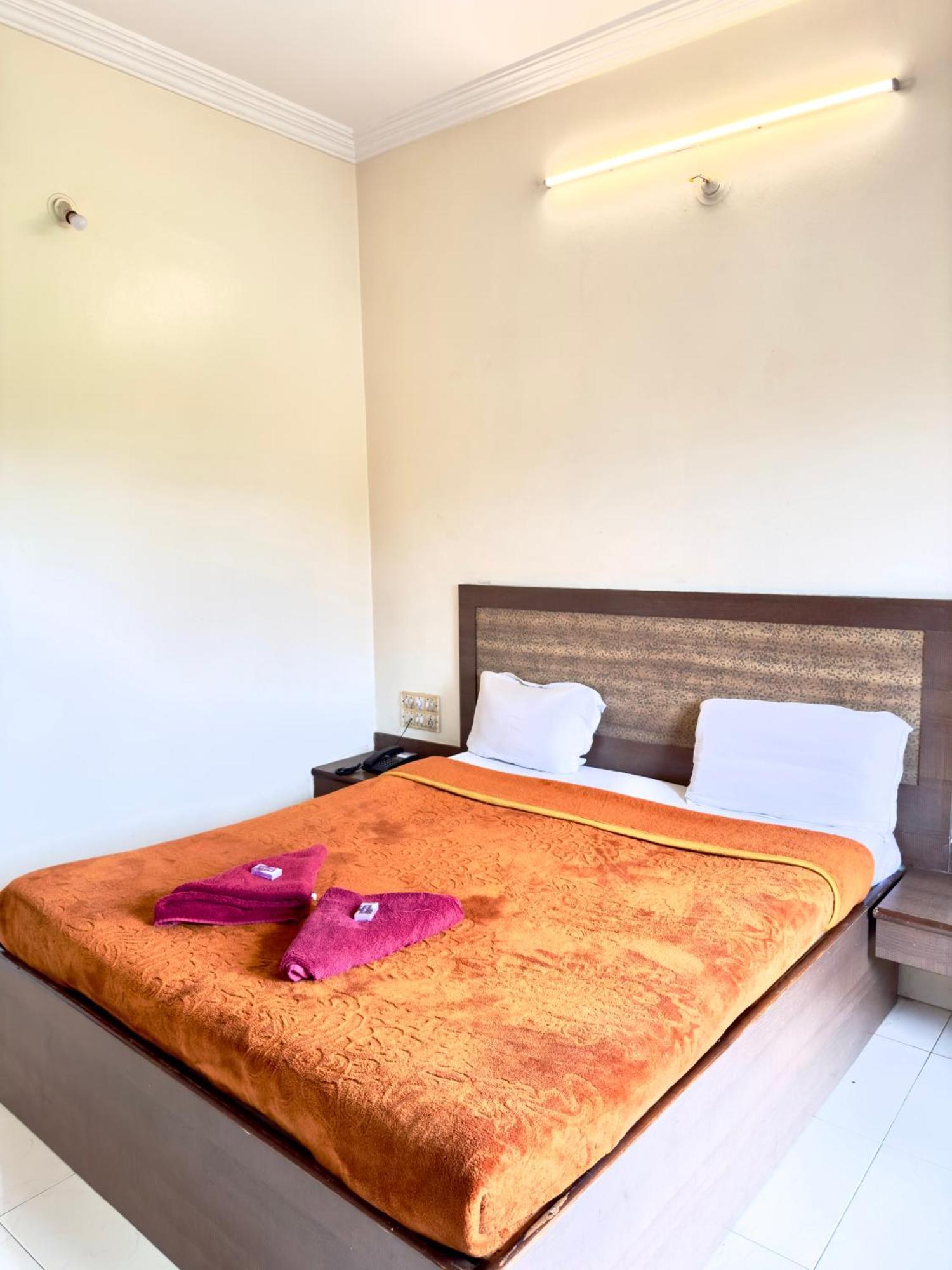 Hotel Laxmibai Palace Shirdi Eksteriør billede