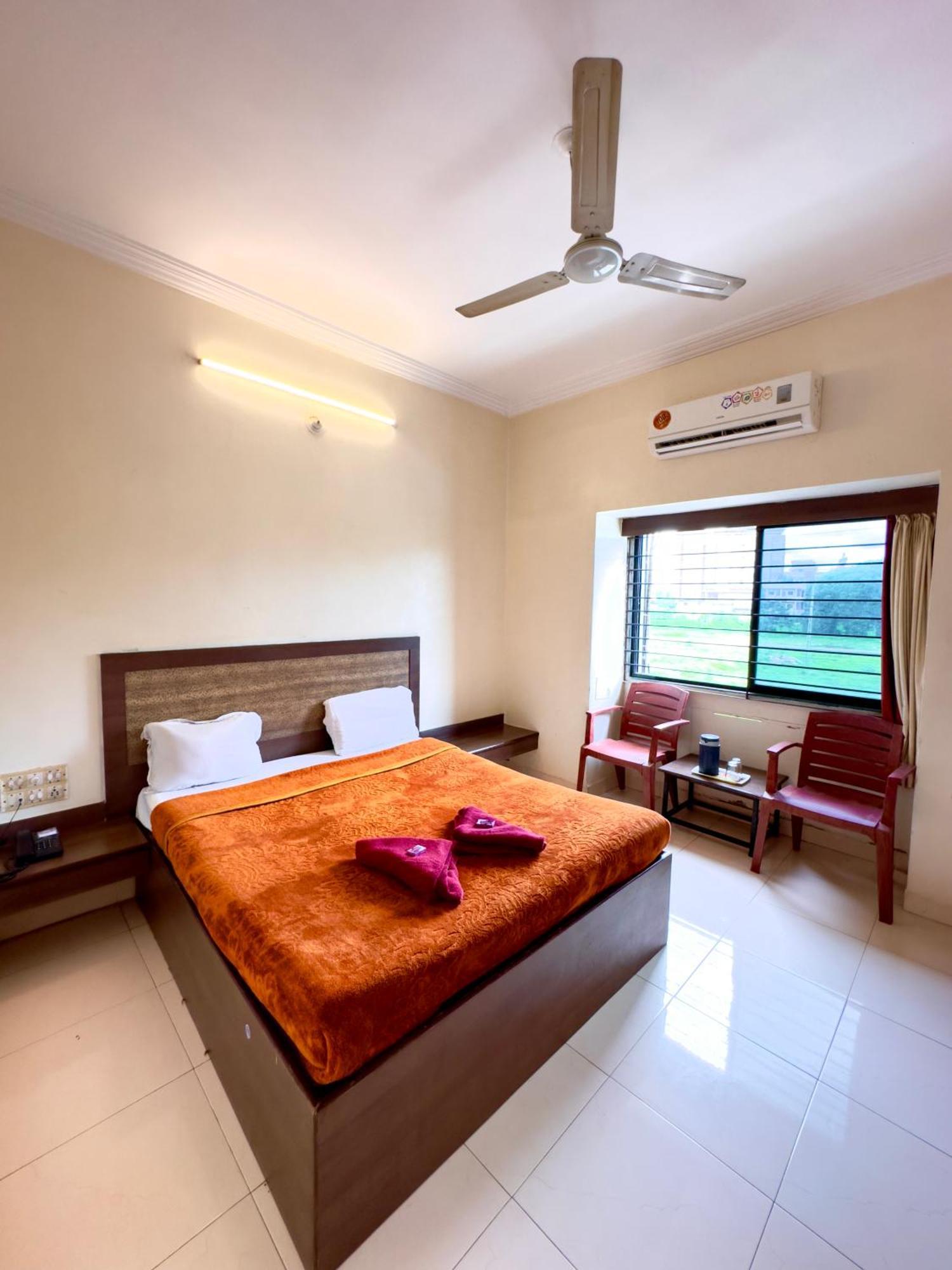 Hotel Laxmibai Palace Shirdi Eksteriør billede
