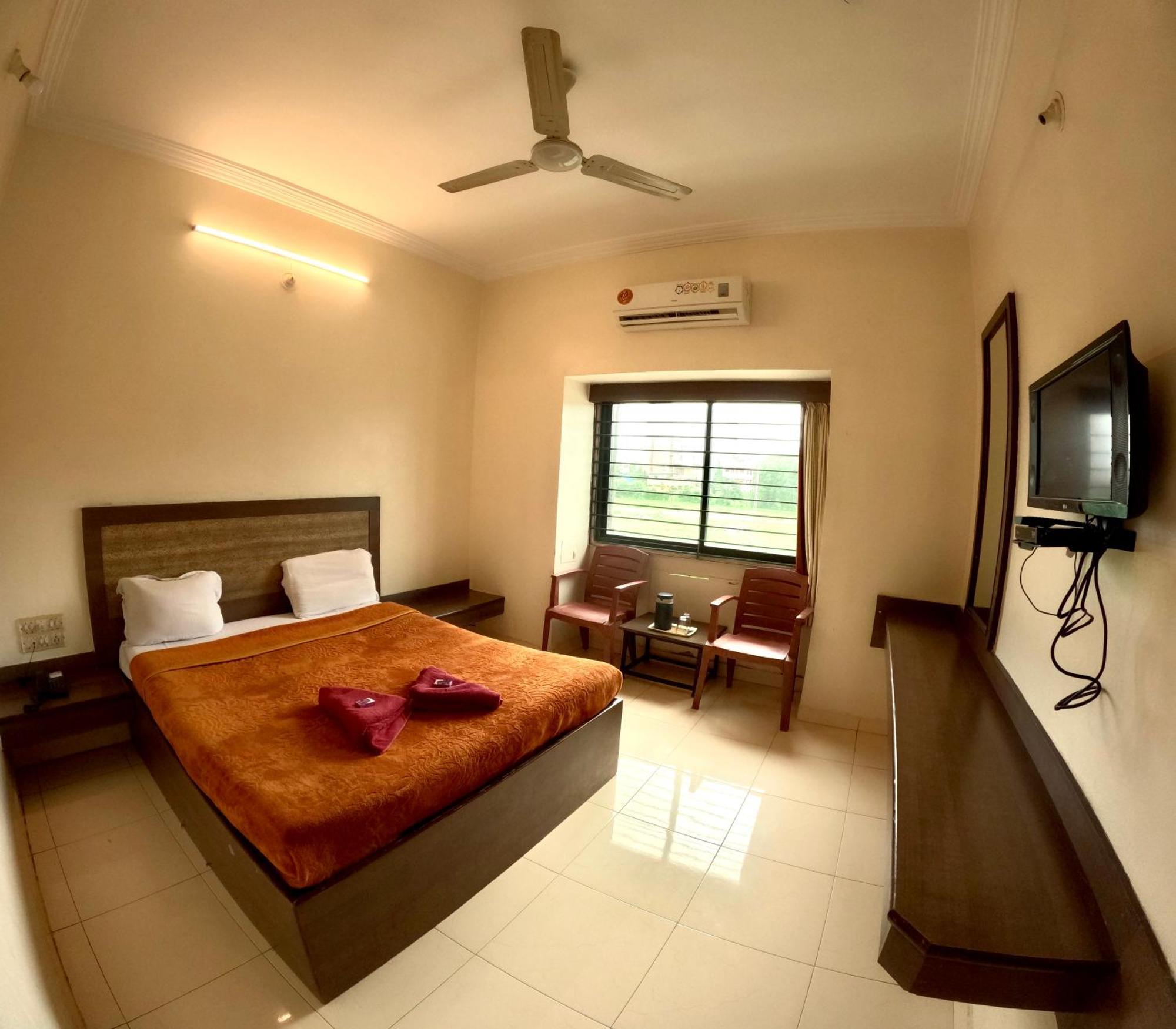 Hotel Laxmibai Palace Shirdi Eksteriør billede