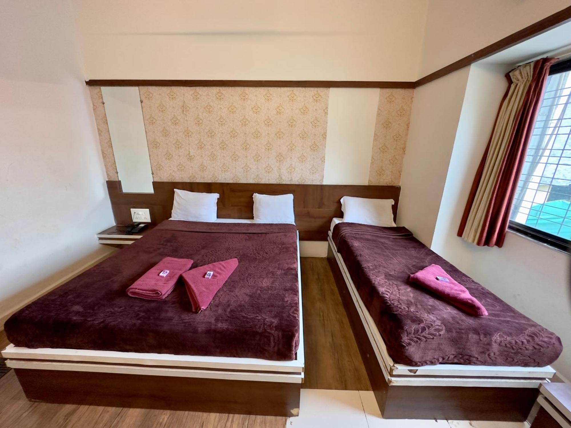 Hotel Laxmibai Palace Shirdi Eksteriør billede