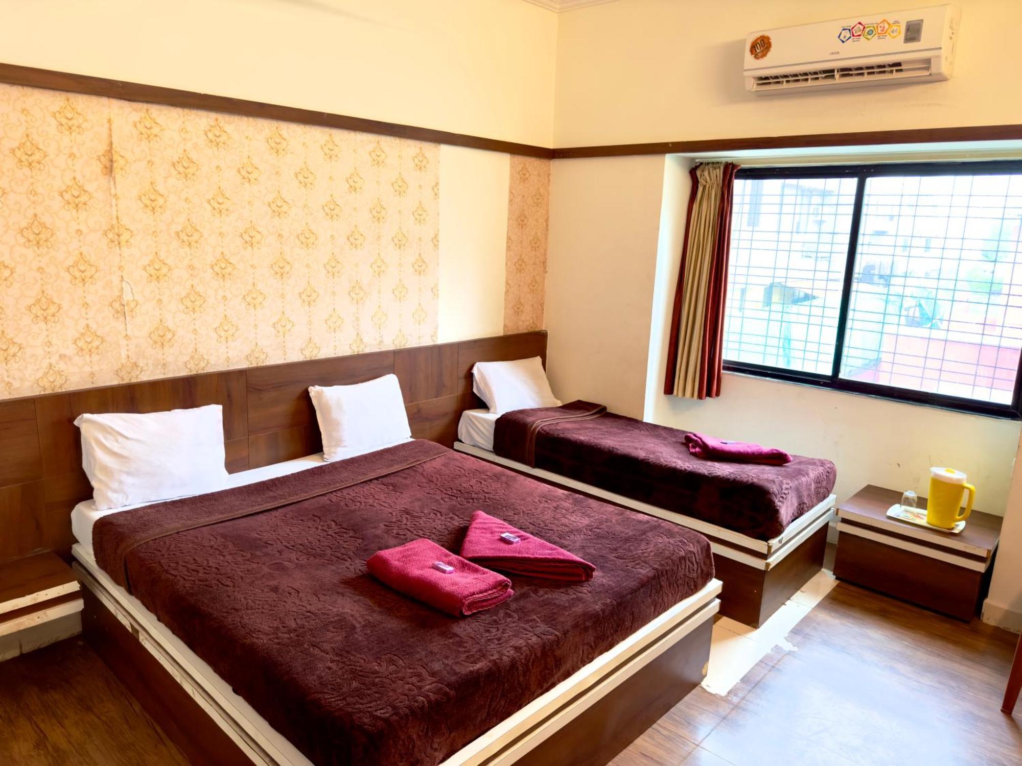 Hotel Laxmibai Palace Shirdi Eksteriør billede