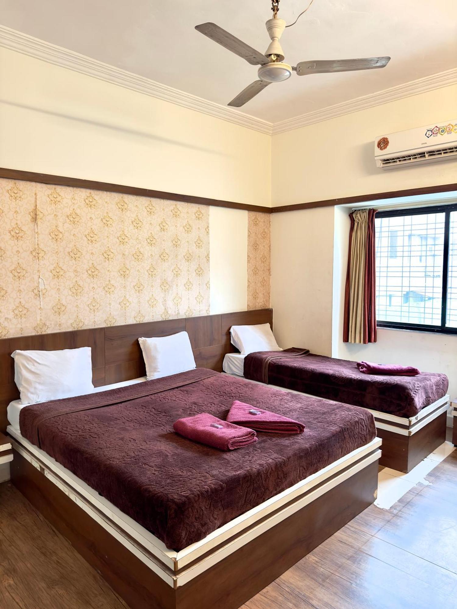 Hotel Laxmibai Palace Shirdi Eksteriør billede