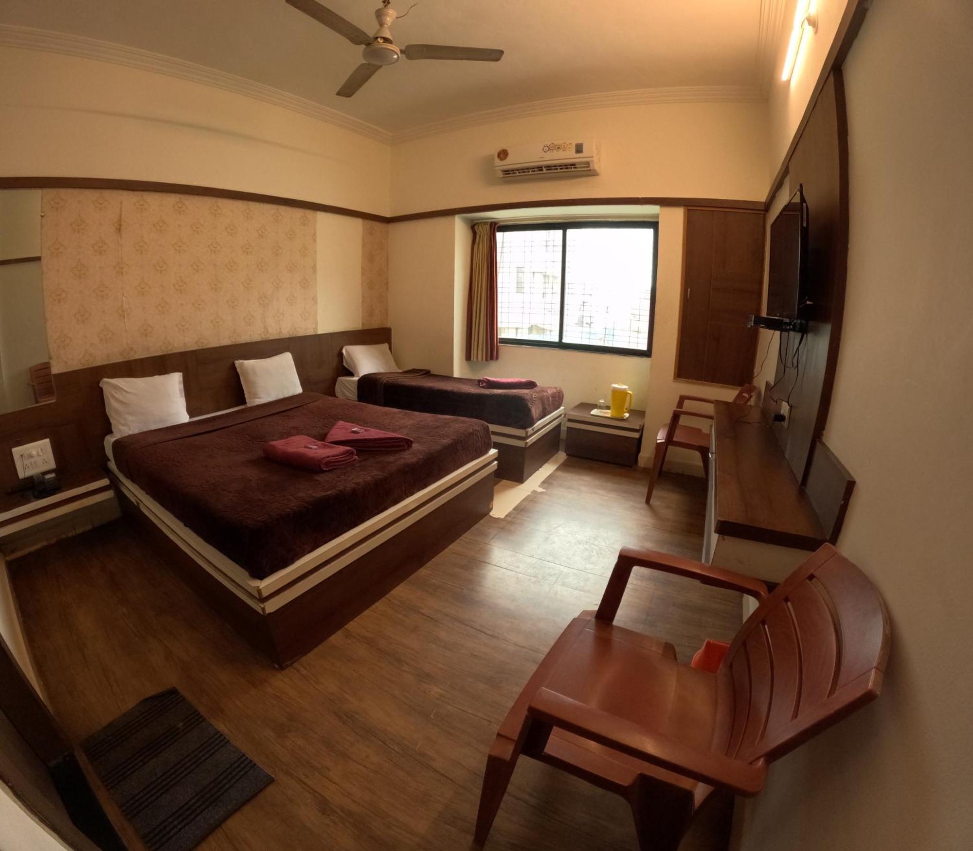 Hotel Laxmibai Palace Shirdi Eksteriør billede