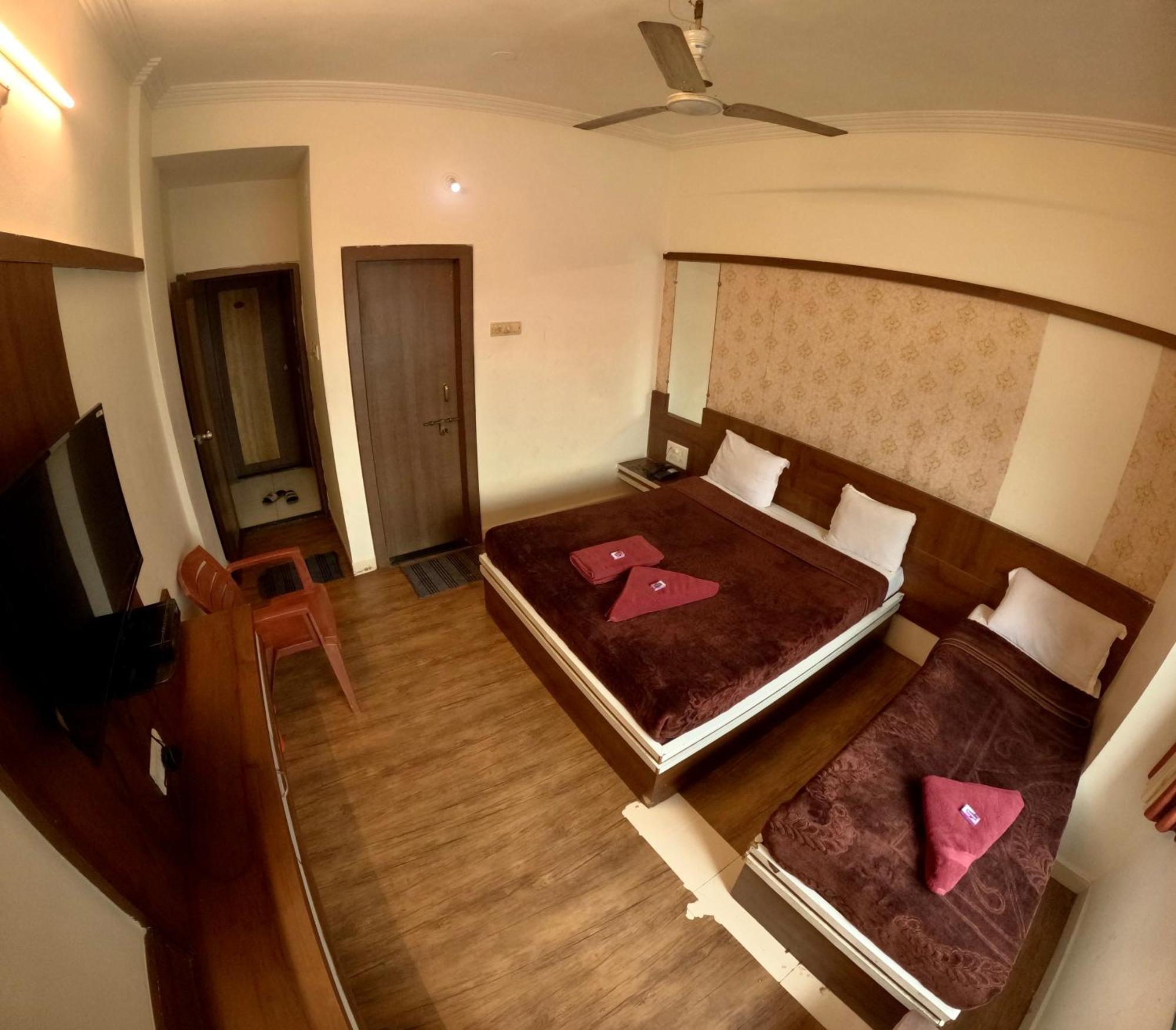 Hotel Laxmibai Palace Shirdi Eksteriør billede